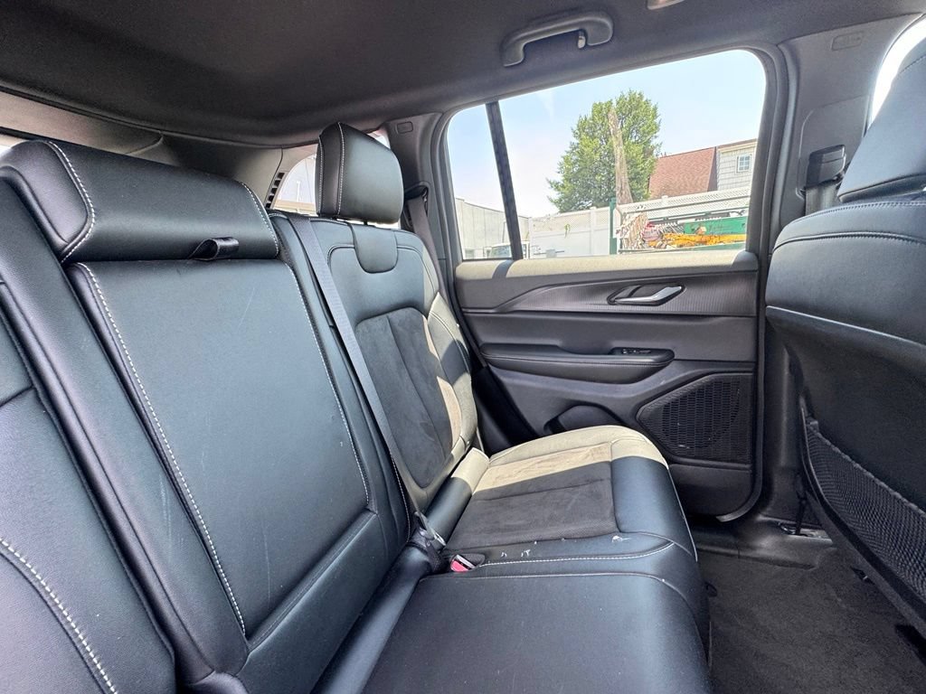 Used 2024 Jeep Grand Cherokee Altitude AWD/4WD image 22