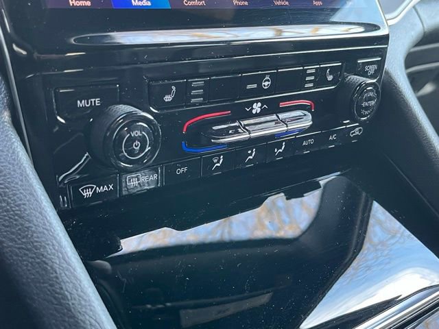 Used 2024 Jeep Grand Cherokee Limited image 17