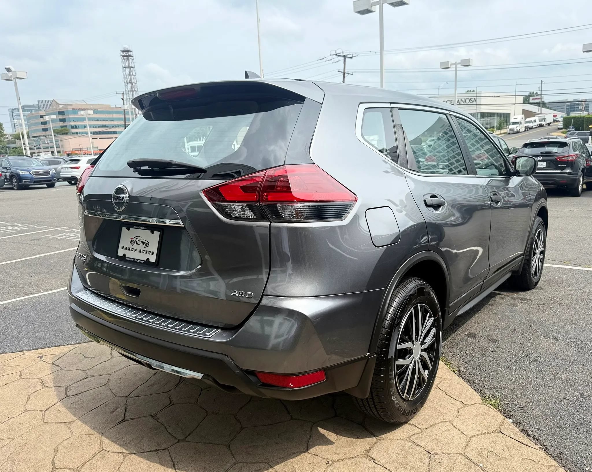 Used 2018 Nissan Rogue S AWD/4WD image 7