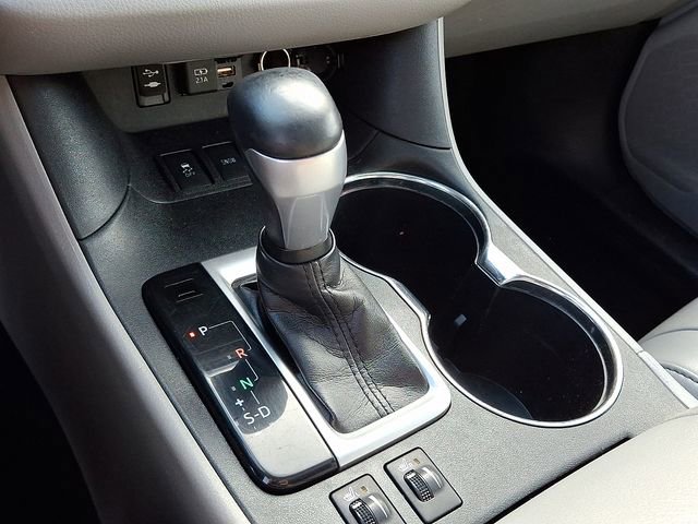 Used 2019 Toyota Highlander XLE AWD/4WD image 17