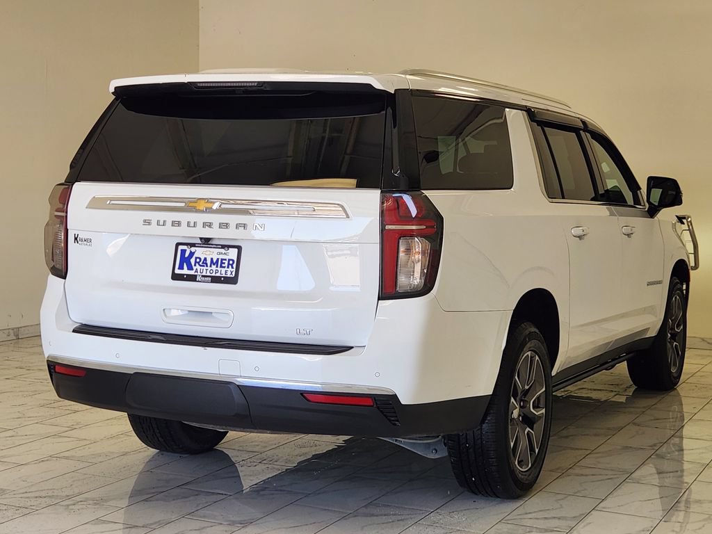Used 2022 Chevrolet Suburban LT w/ Luxury Package RWD image 7