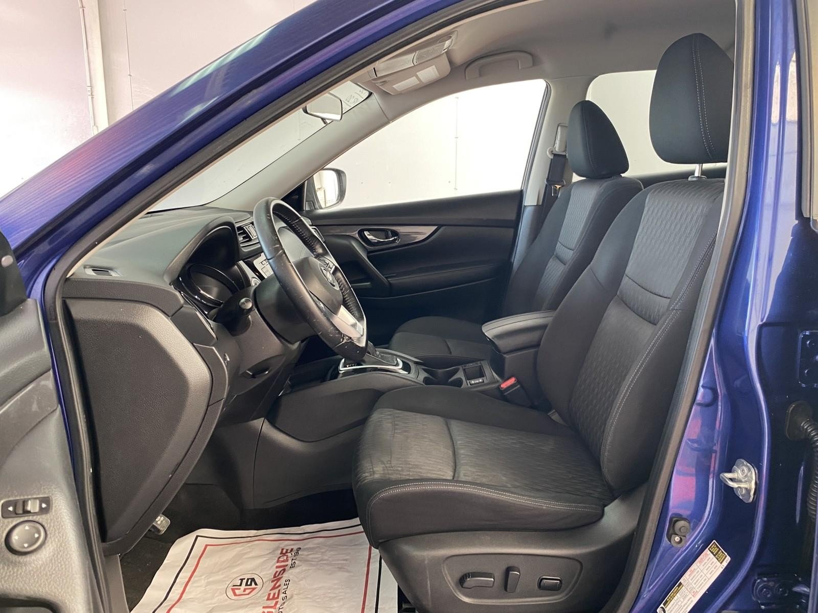 Used 2020 Nissan Rogue SV FWD image 20
