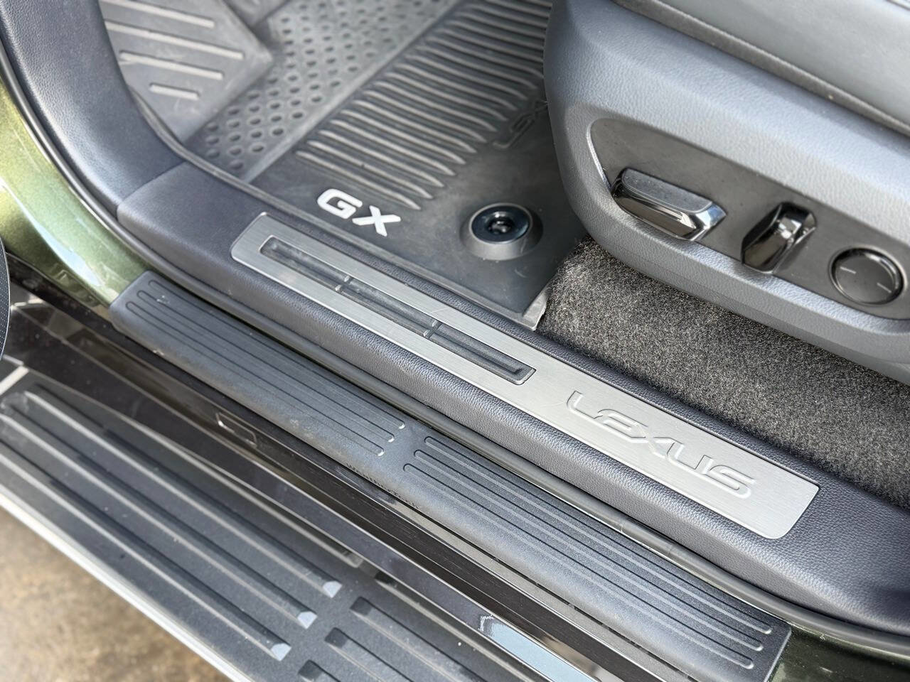 Used 2024 Lexus GX 550 w/ Accessory Package (Z1) image 13