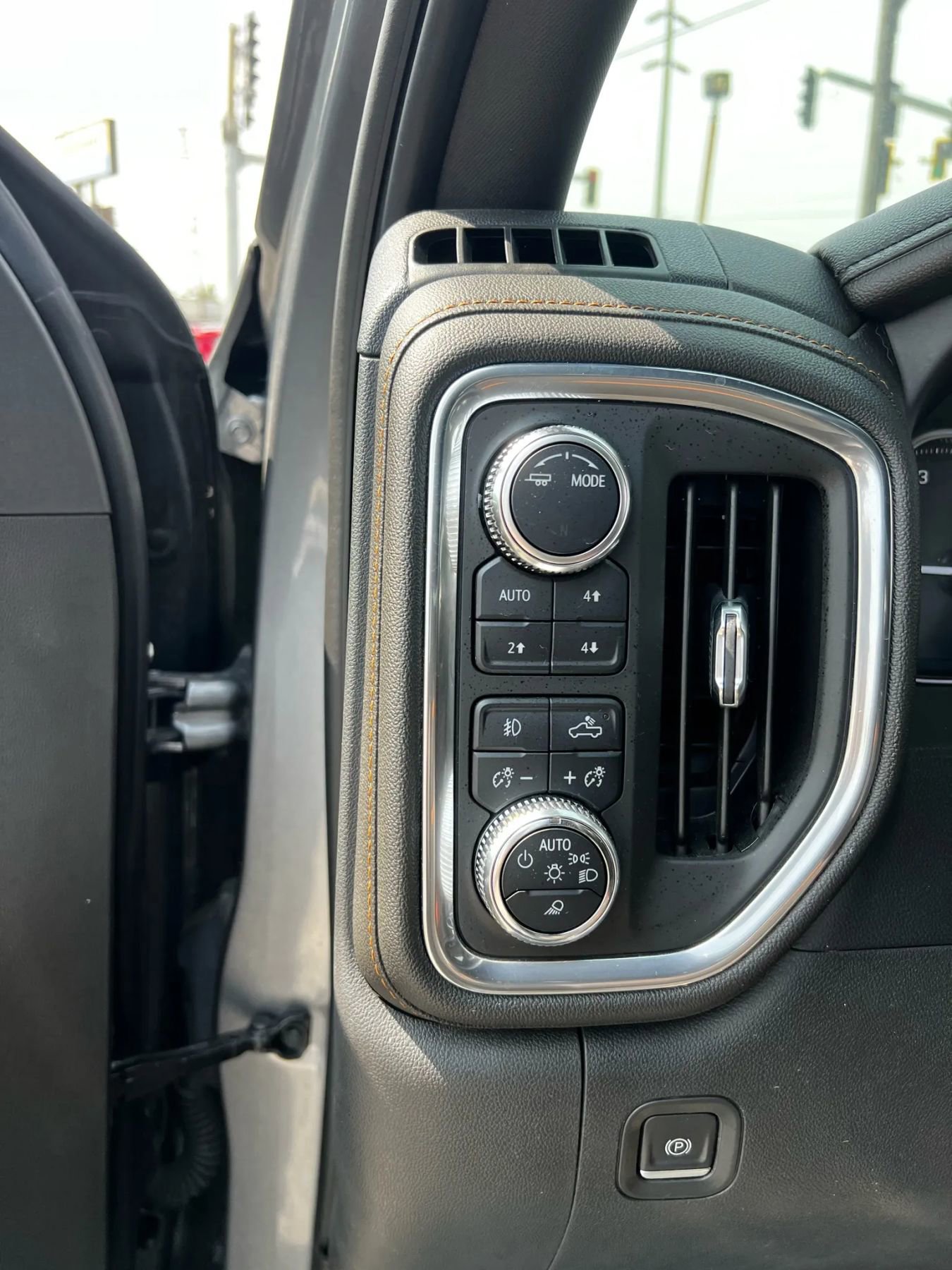 Used 2022 GMC Sierra 1500 AT4 w/ AT4 Premium Package image 24