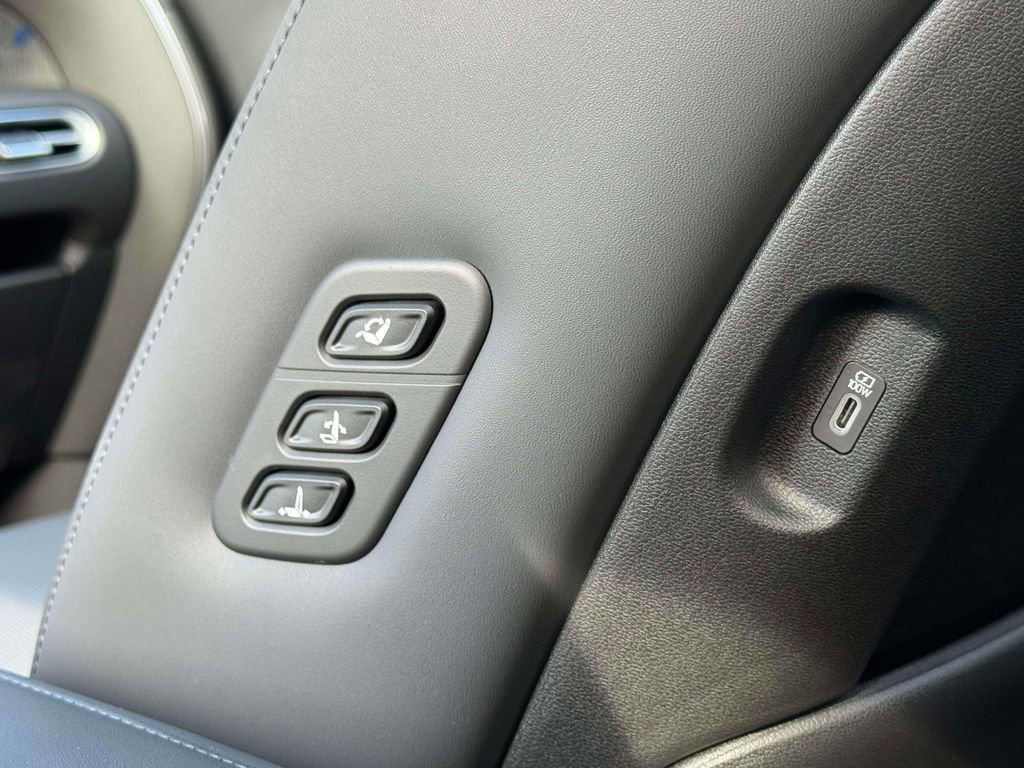 New 2026 Hyundai Palisade Calligraphy AWD/4WD image 13