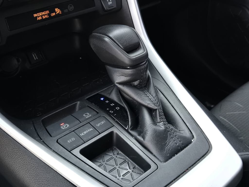 Used 2021 Toyota RAV4 XLE image 12