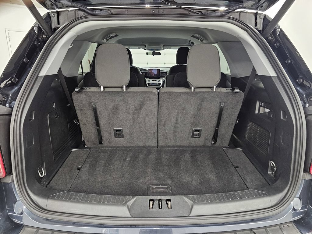 Used 2023 Ford Explorer XLT AWD/4WD image 26