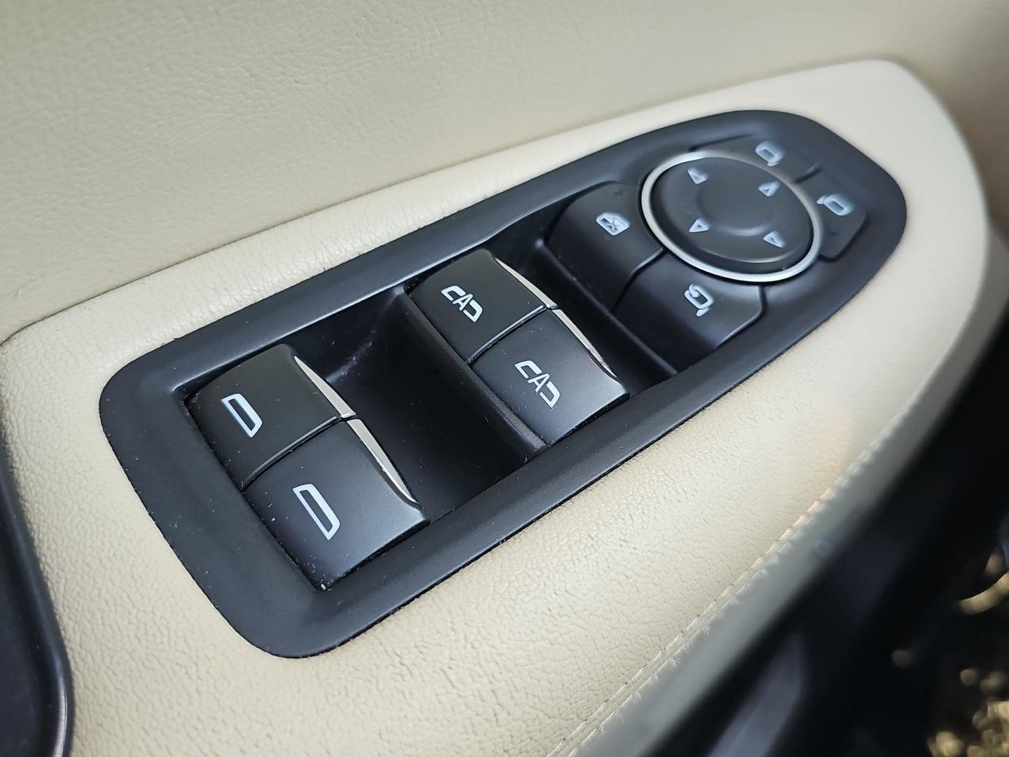 Used 2018 Cadillac XT5 Luxury w/ Driver Awareness Package image 24