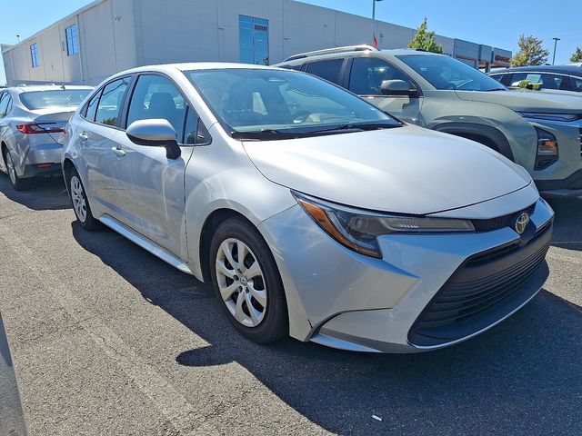 Used 2024 Toyota Corolla LE FWD image 3