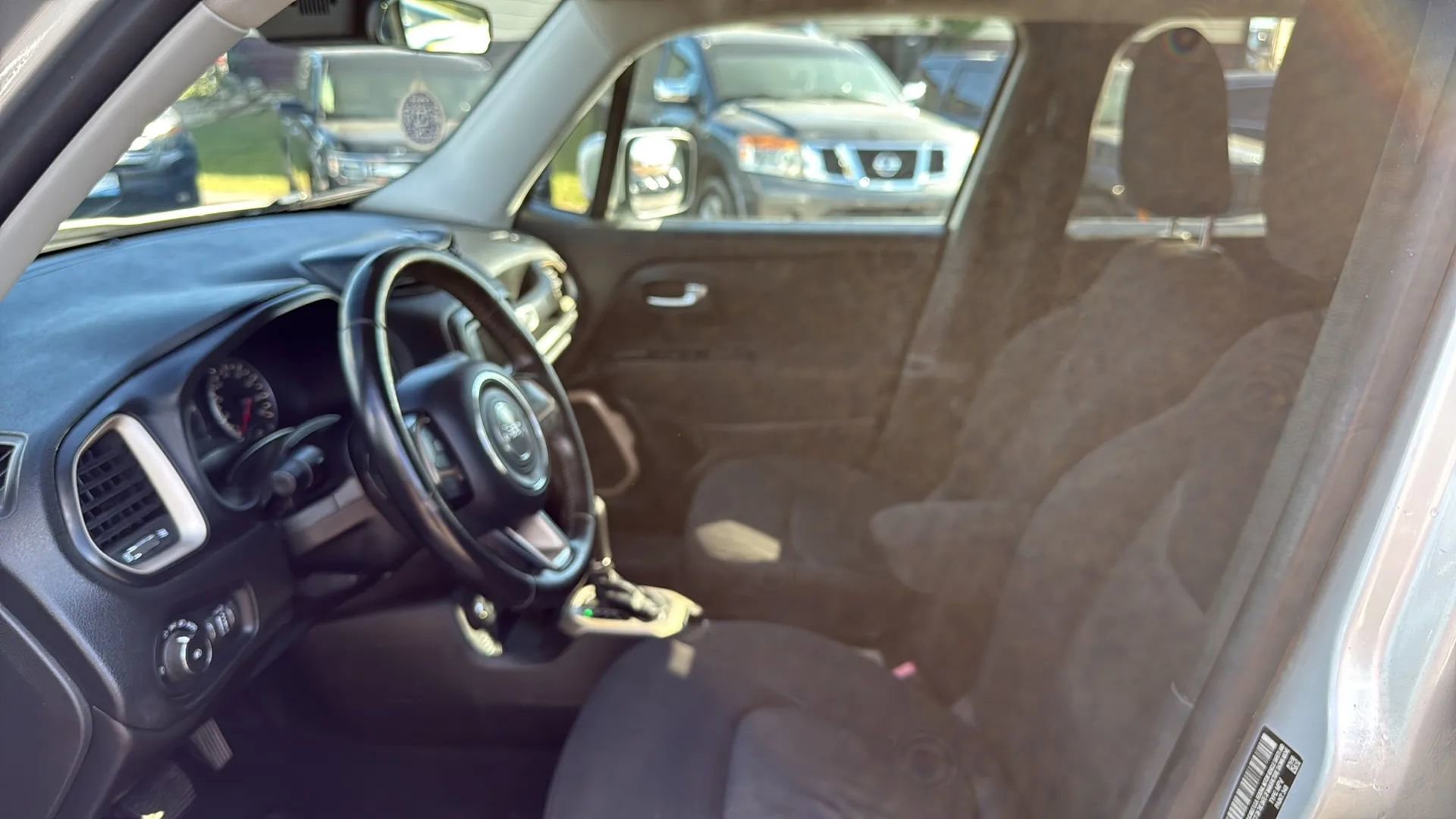 Used 2017 Jeep Renegade Latitude image 4