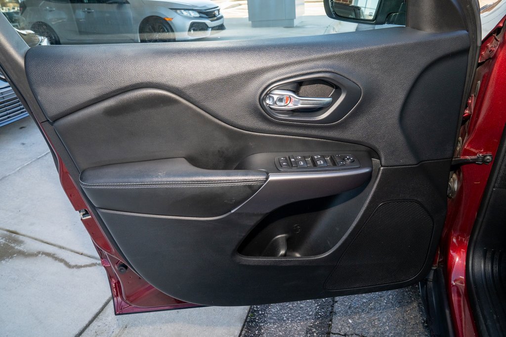 Used 2019 Jeep Cherokee Latitude Plus w/ Comfort/Convenience Group image 11