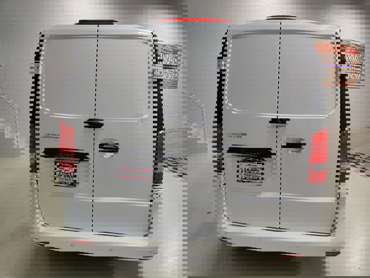 Used 2023 Mercedes-Benz Metris image 4