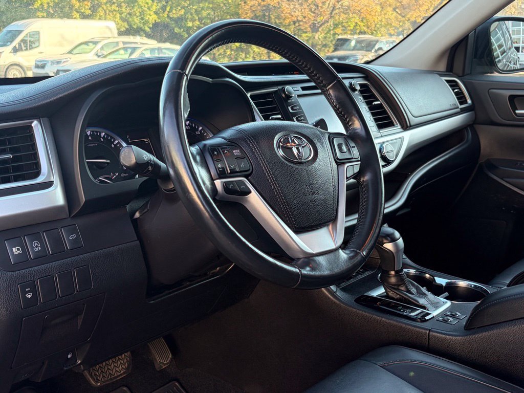 Used 2018 Toyota Highlander XLE w/ Protection Package #3 AWD/4WD image 10