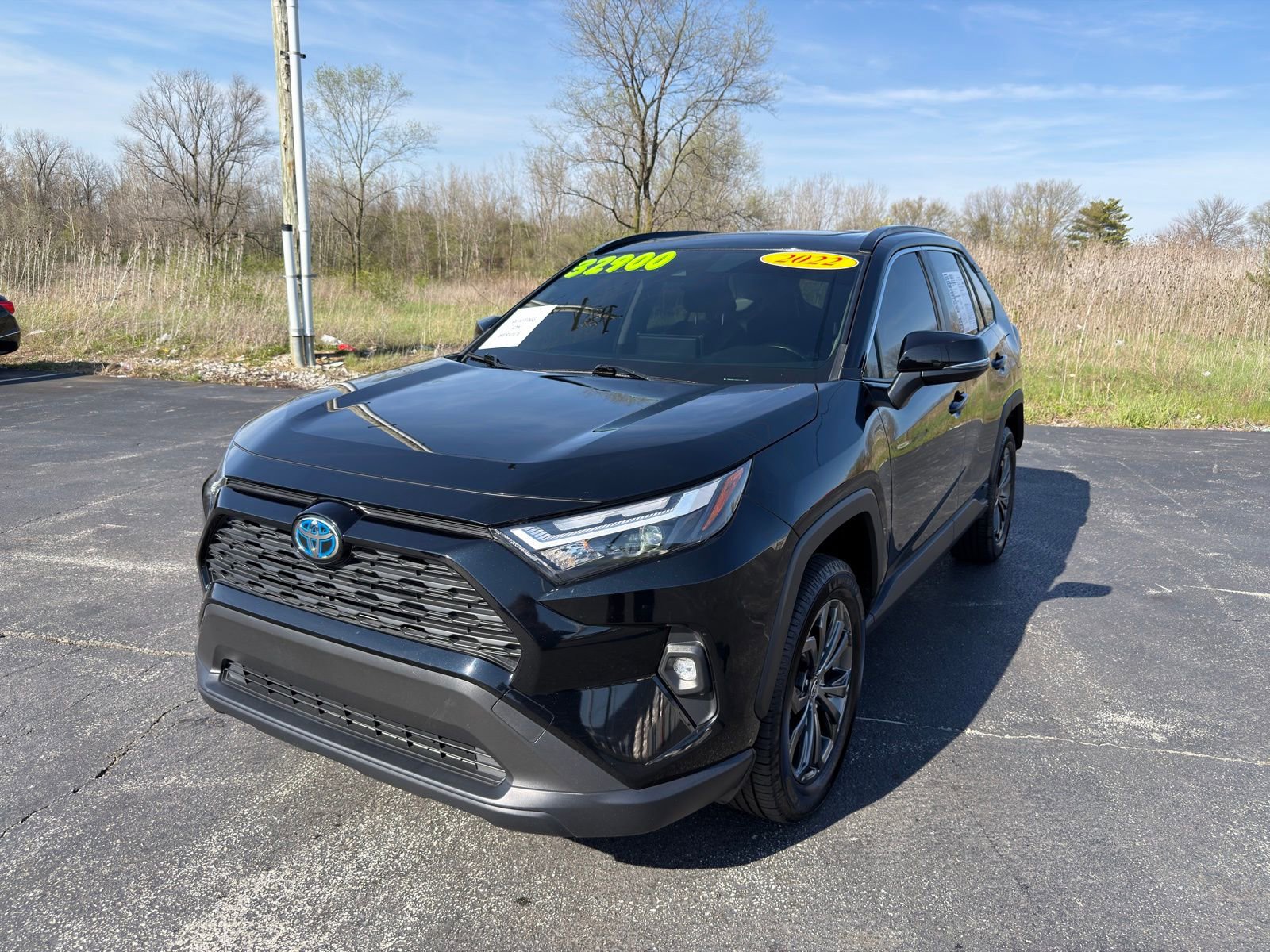 Used 2022 Toyota RAV4 XLE Premium image 2