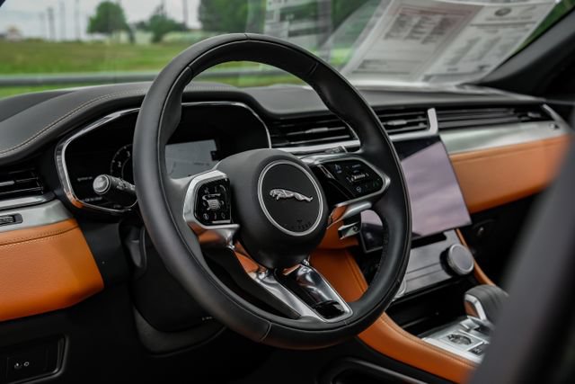 Used 2026 Jaguar F-PACE R-Dynamic S AWD/4WD image 19