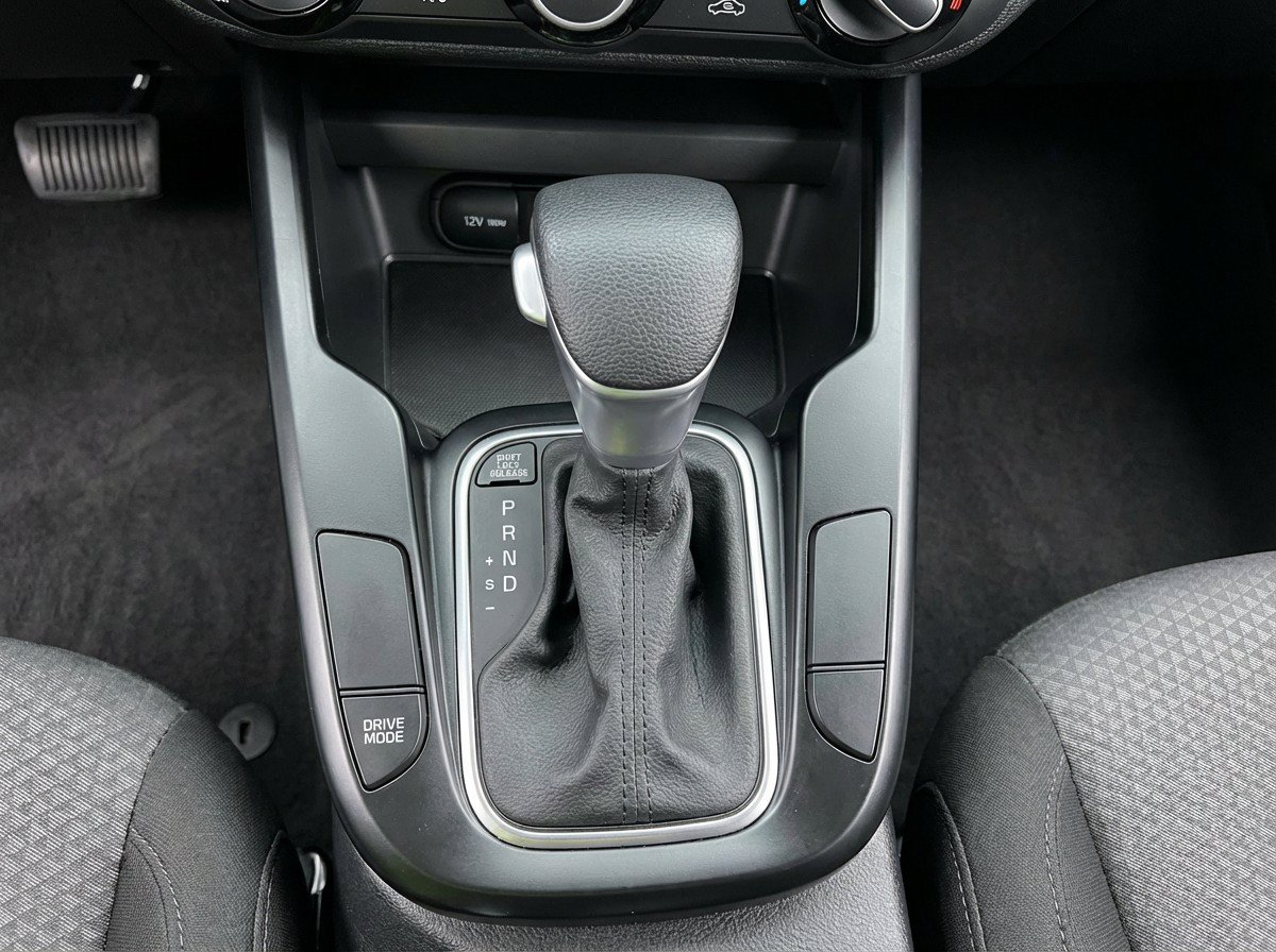 Used 2025 Kia Soul LX w/ LX Technology Package FWD image 16