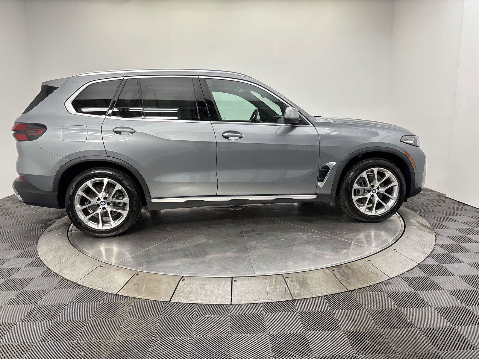 Used 2024 BMW X5 xDrive40i AWD/4WD image 17