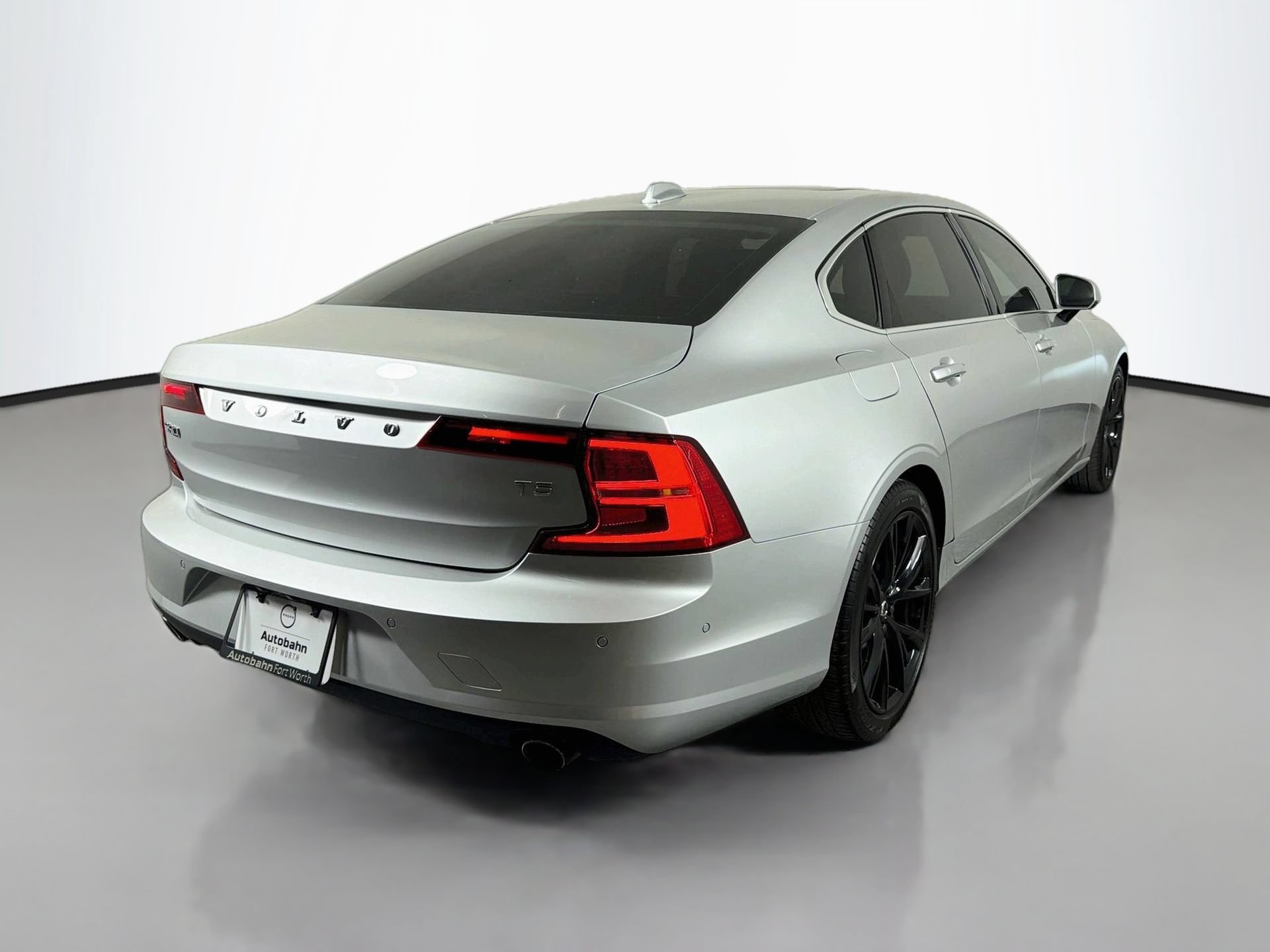 Used 2018 Volvo S90 T5 Momentum w/ Convenience Package FWD image 6