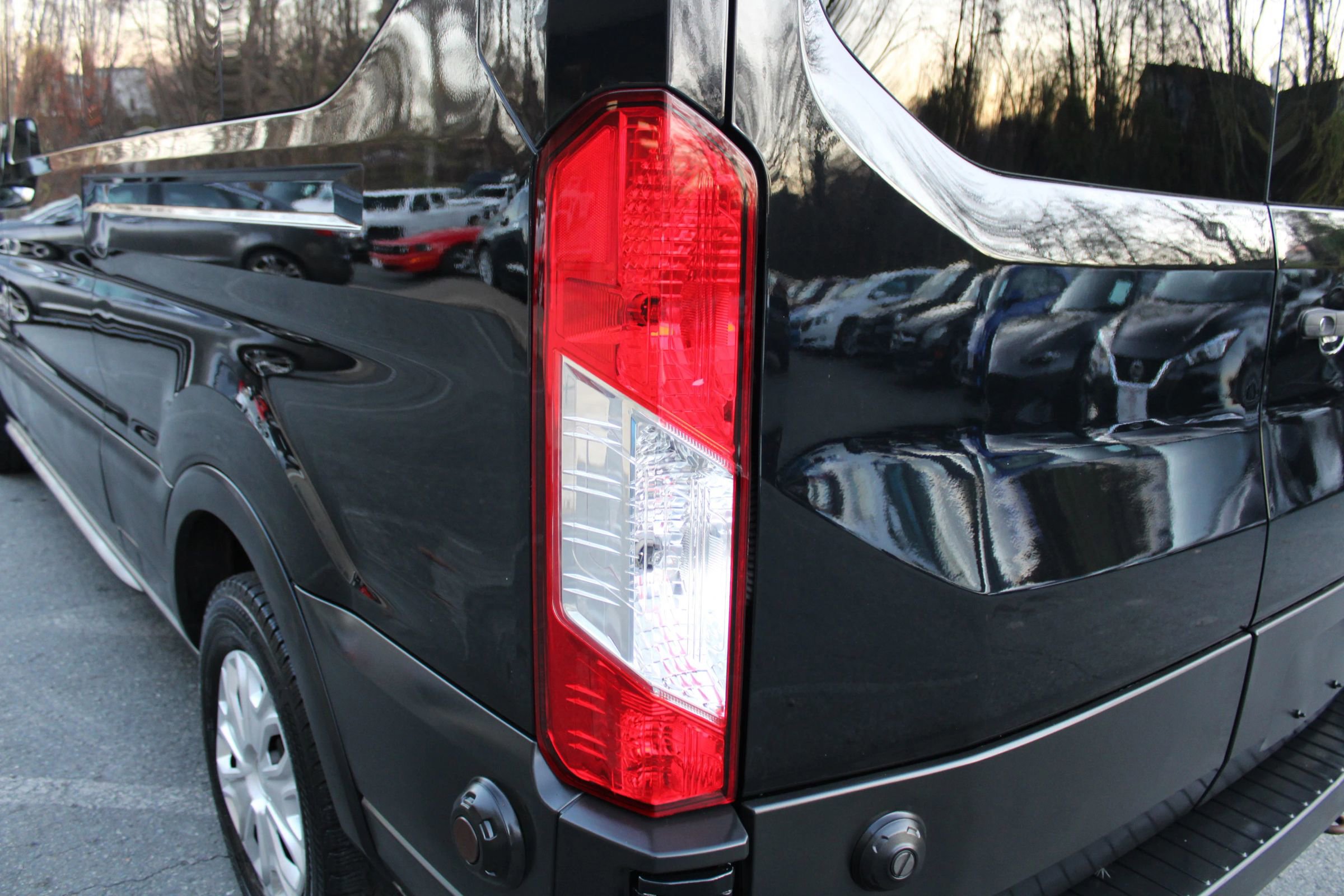 Used 2019 Ford Transit 350 XLT image 31