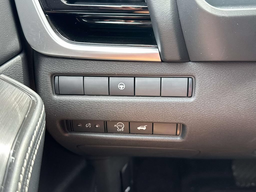 Used 2025 Nissan Rogue SL FWD image 26