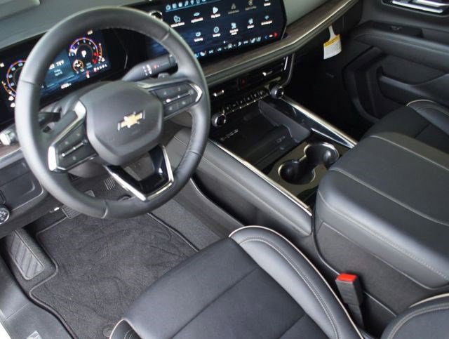 New 2025 Chevrolet Suburban Premier AWD/4WD image 2