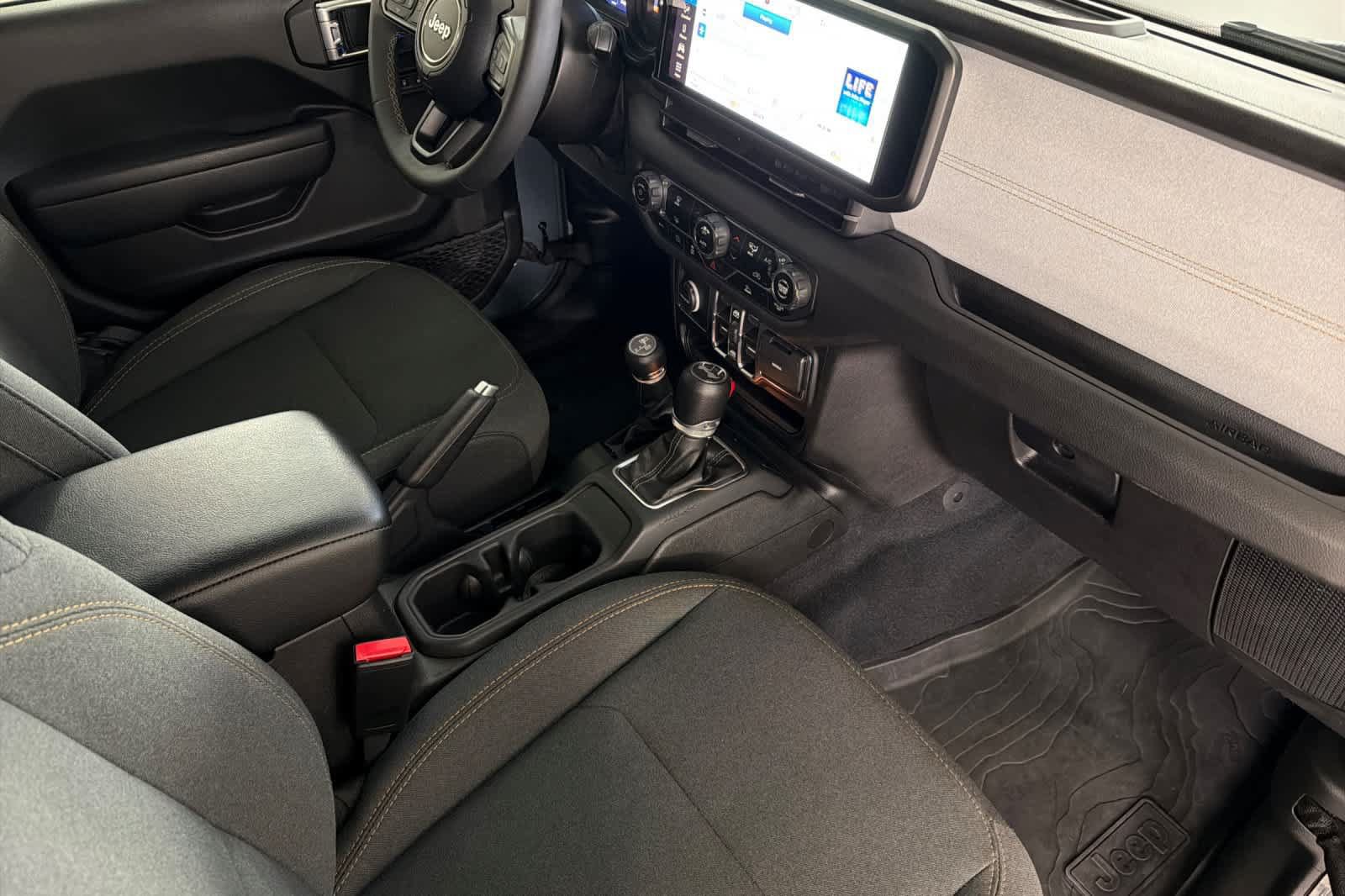 Used 2024 Jeep Wrangler Unlimited AWD/4WD image 16