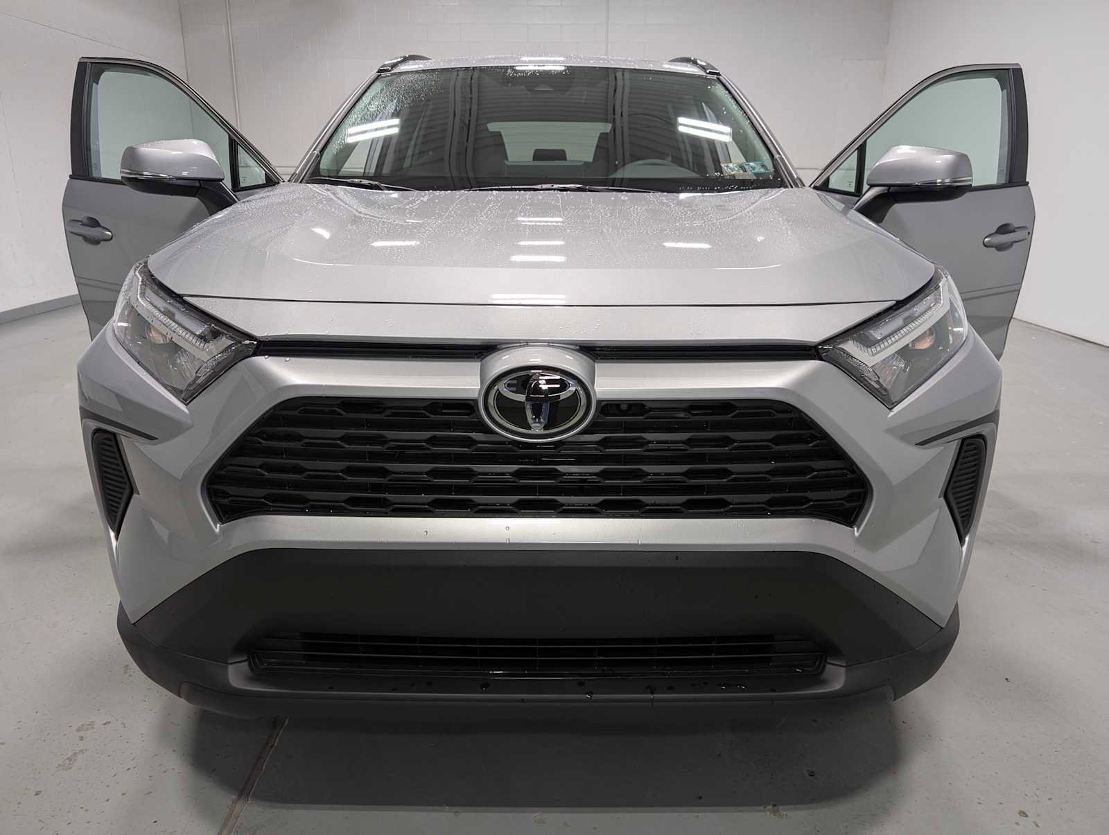 Used 2025 Toyota RAV4 XLE image 14