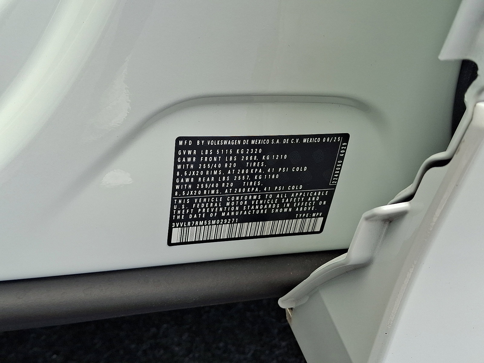 Certified 2025 Volkswagen Tiguan SEL R-Line AWD/4WD image 27