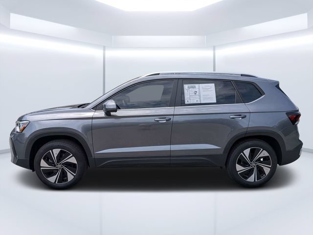 Used 2025 Volkswagen Taos SE AWD/4WD image 6