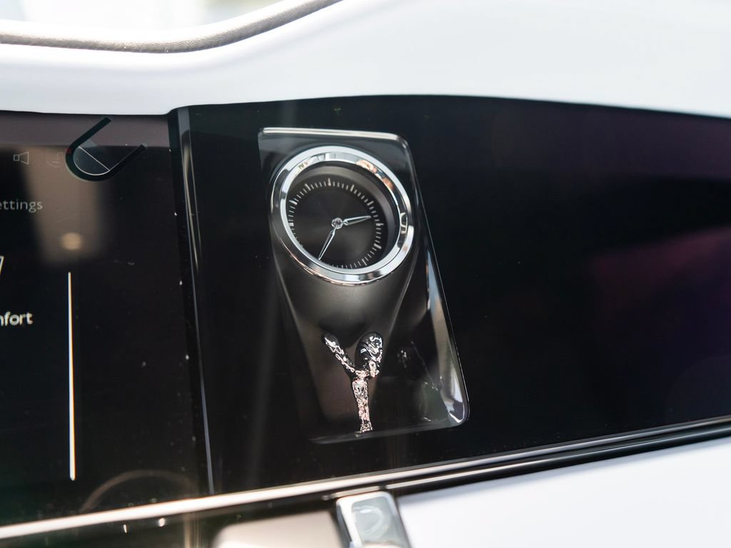 Used 2026 Rolls-Royce Cullinan AWD/4WD image 32