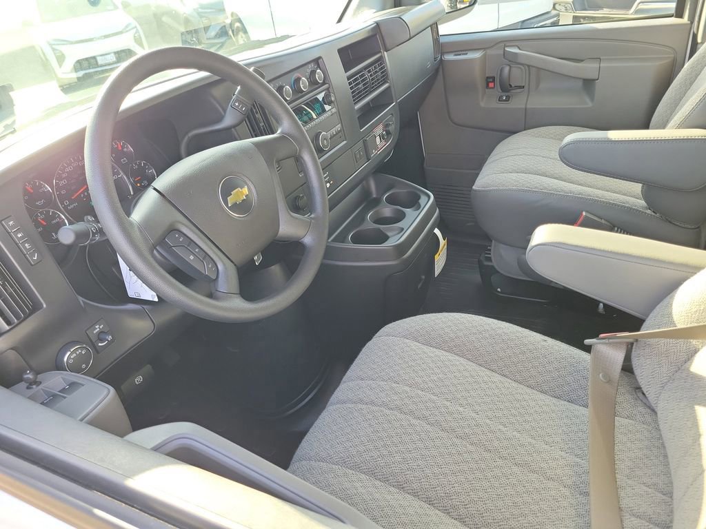 New 2026 Chevrolet Express 3500 Extended RWD image 3
