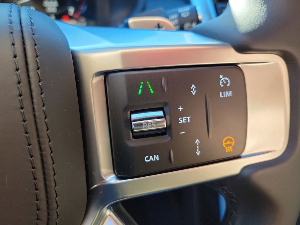 New 2024 Land Rover Discovery Metropolitan Edition image 16