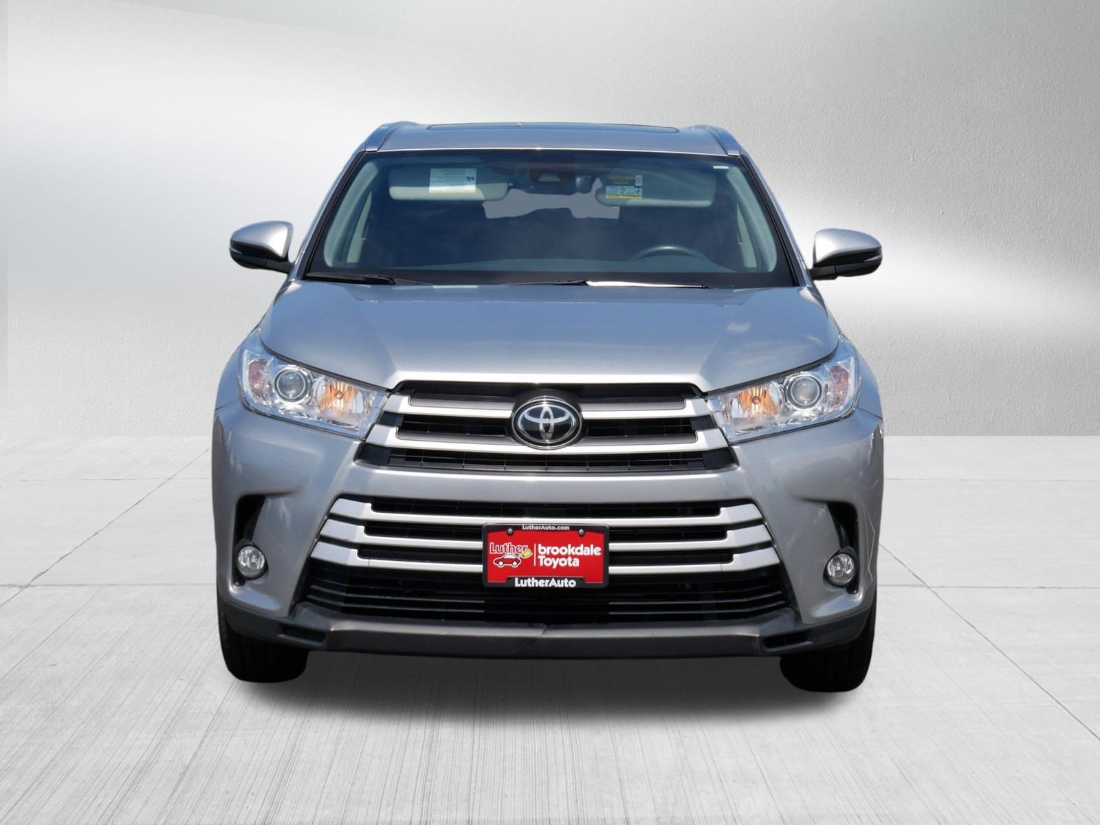 Used 2019 Toyota Highlander XLE AWD/4WD image 2