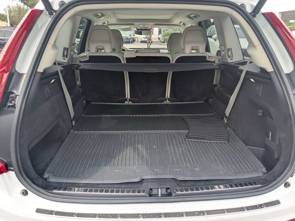 Certified 2023 Volvo XC90 T8 Plus AWD/4WD image 19