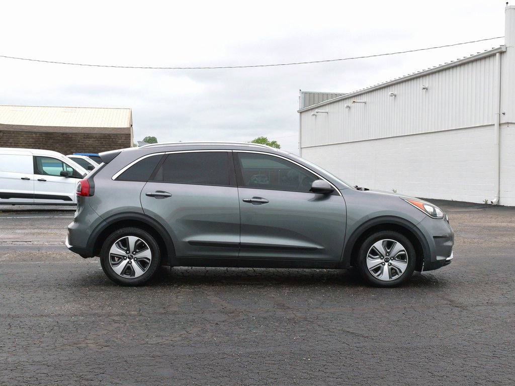Used 2017 Kia Niro LX image 3