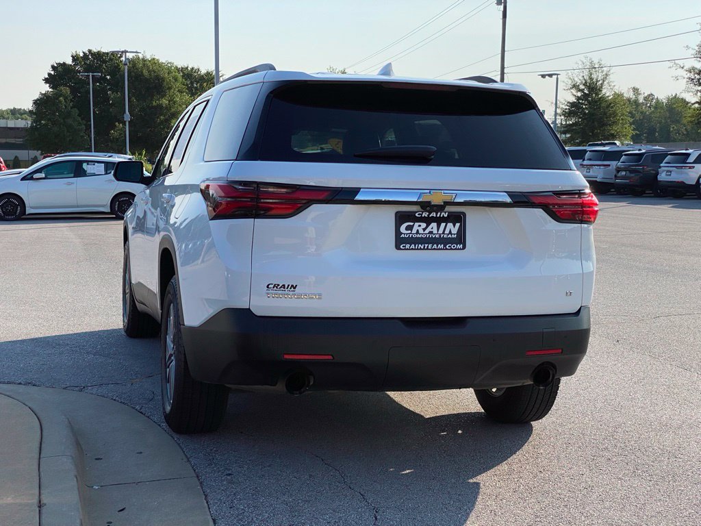 Used 2023 Chevrolet Traverse LT w/ Rear Camera Mirror Package FWD image 5