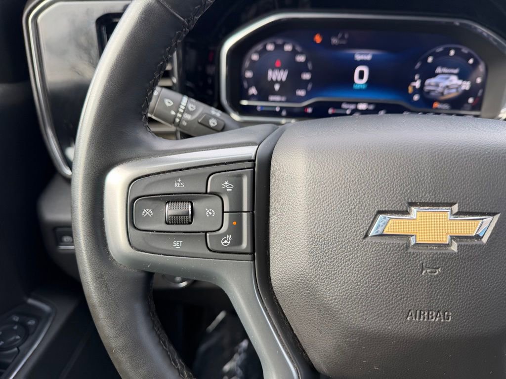 Used 2025 Chevrolet Silverado 1500 LT image 4