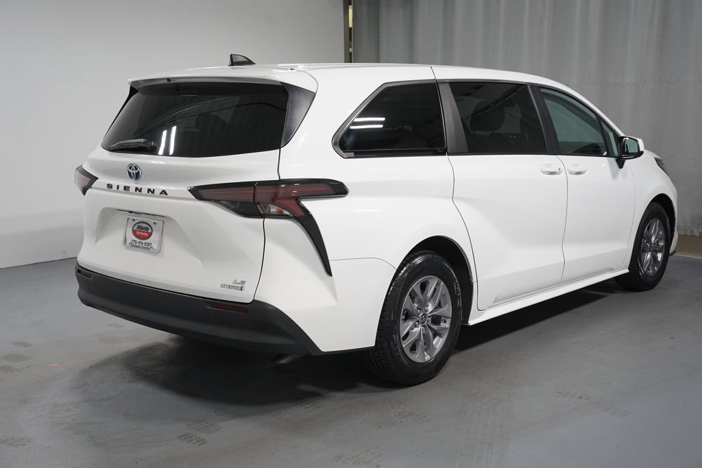 Certified 2023 Toyota Sienna LE FWD image 8