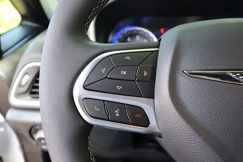 Used 2026 Chrysler Pacifica Select FWD image 14