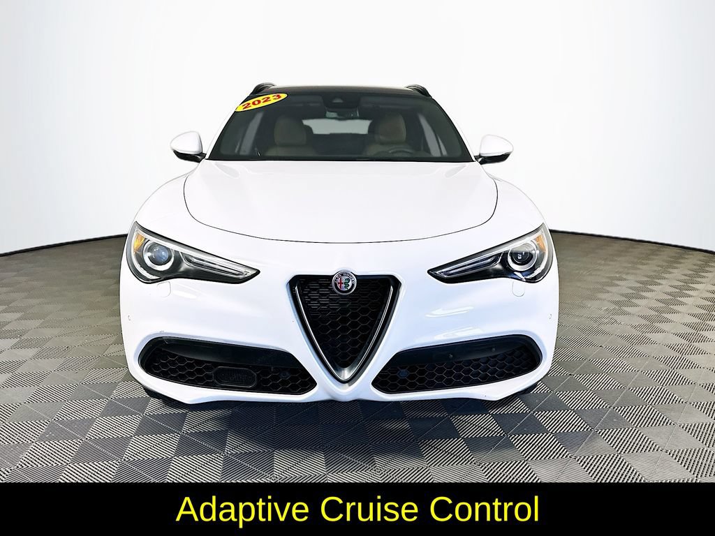 Used 2023 Alfa Romeo Stelvio Ti AWD/4WD image 4