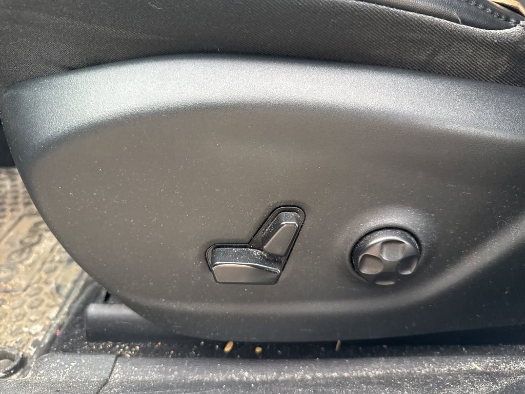 Used 2019 Jeep Cherokee Latitude Plus w/ Cold Weather Group image 10