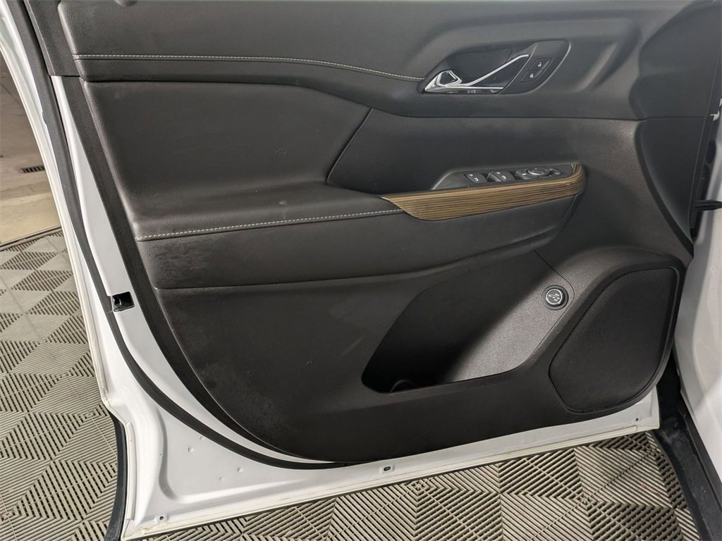 Used 2023 GMC Acadia SLE w/ Driver Convenience Package image 13