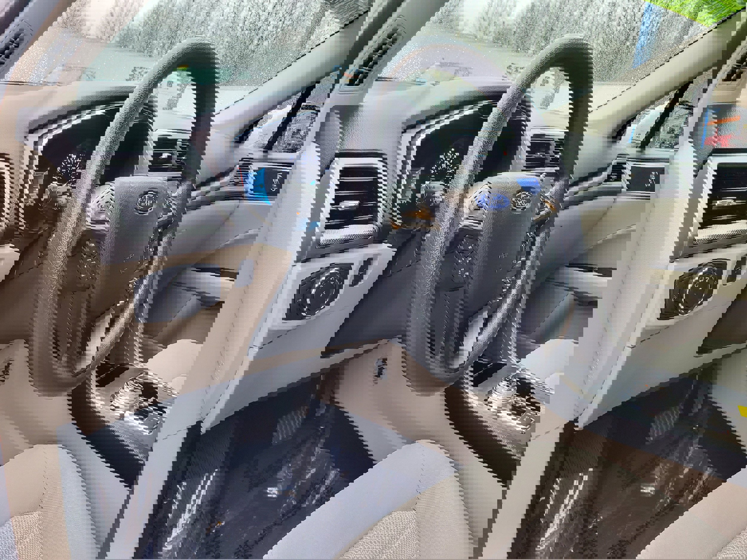 Used 2020 Ford Fusion SE image 11