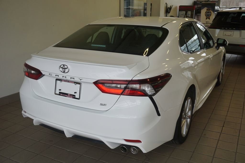 Used 2023 Toyota Camry SE image 14