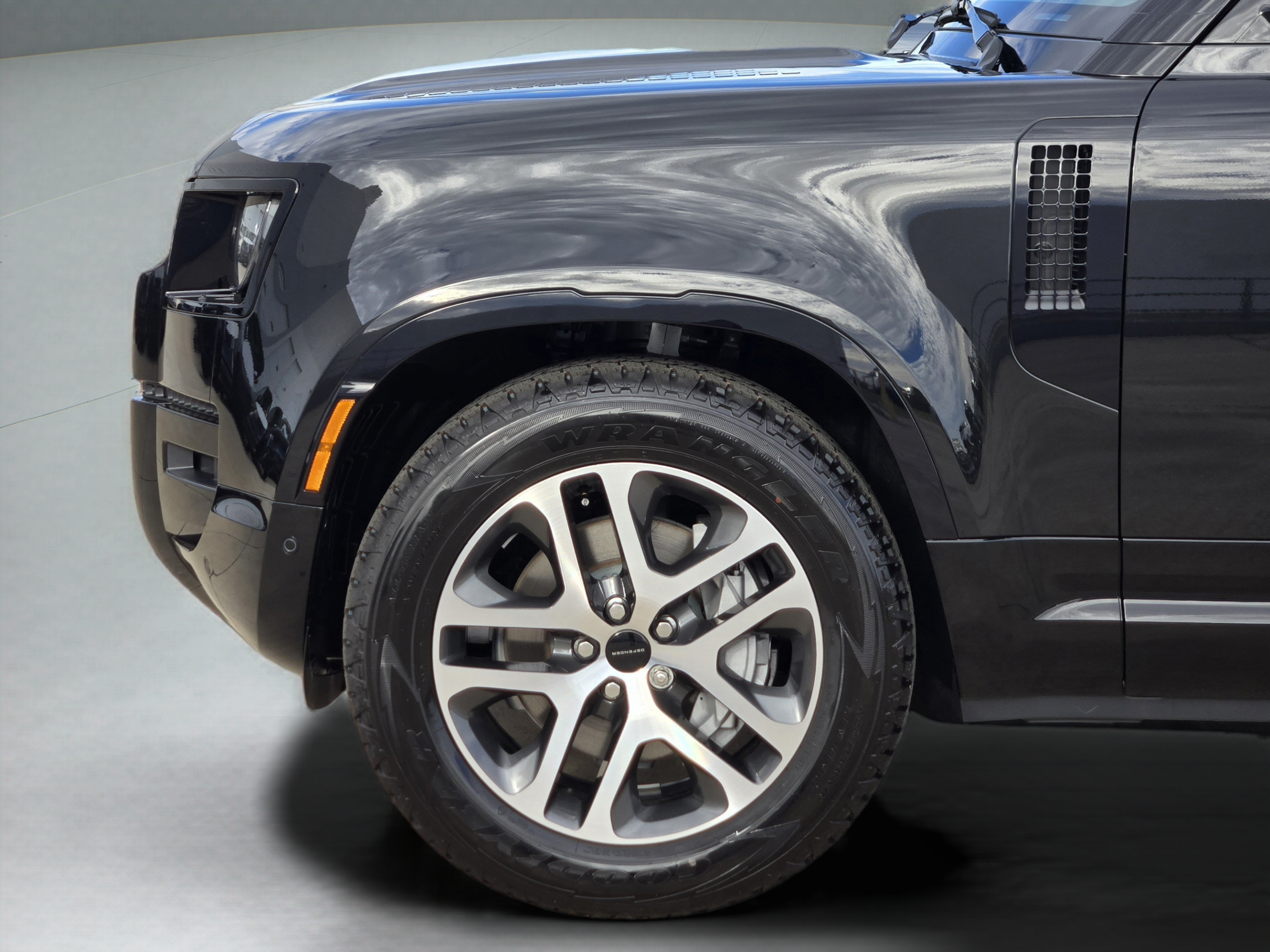 New 2026 Land Rover Defender 110 X-Dynamic SE AWD/4WD image 22