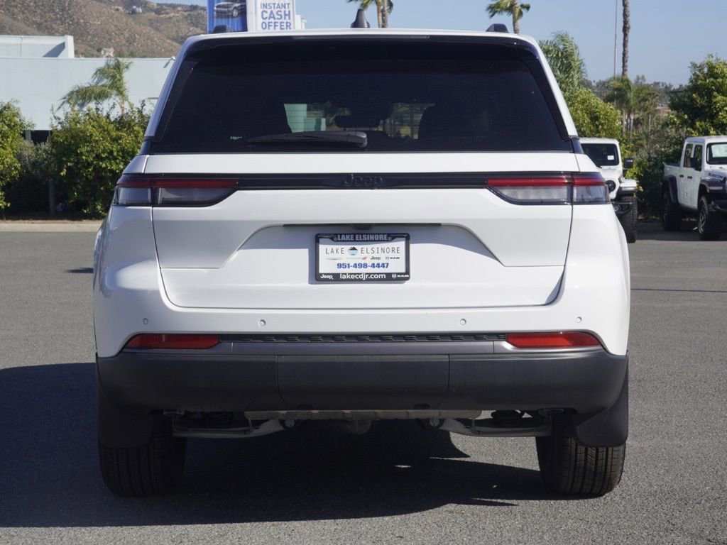 New 2026 Jeep Grand Cherokee Altitude image 5