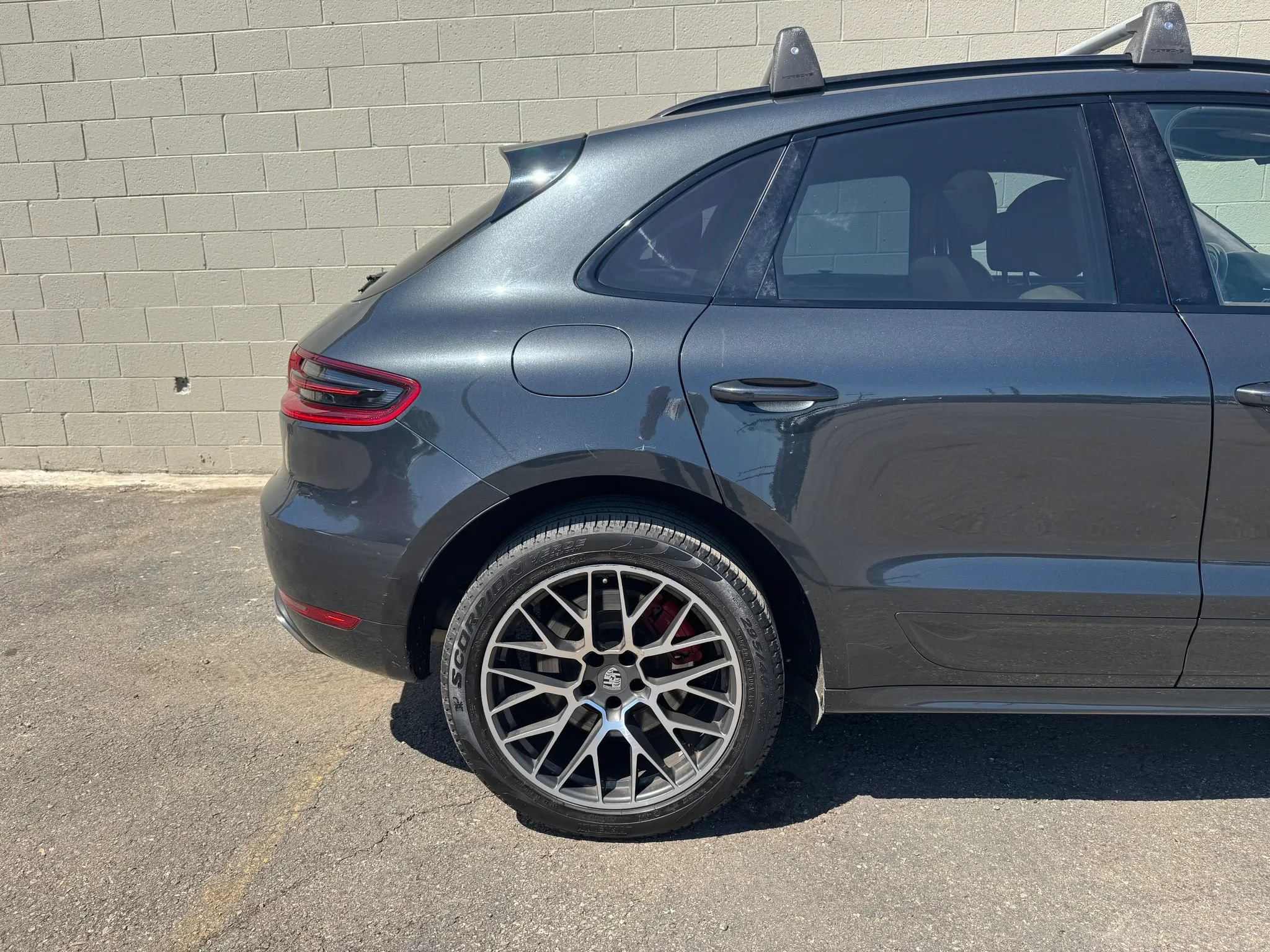 Used 2018 Porsche Macan Turbo AWD/4WD image 11