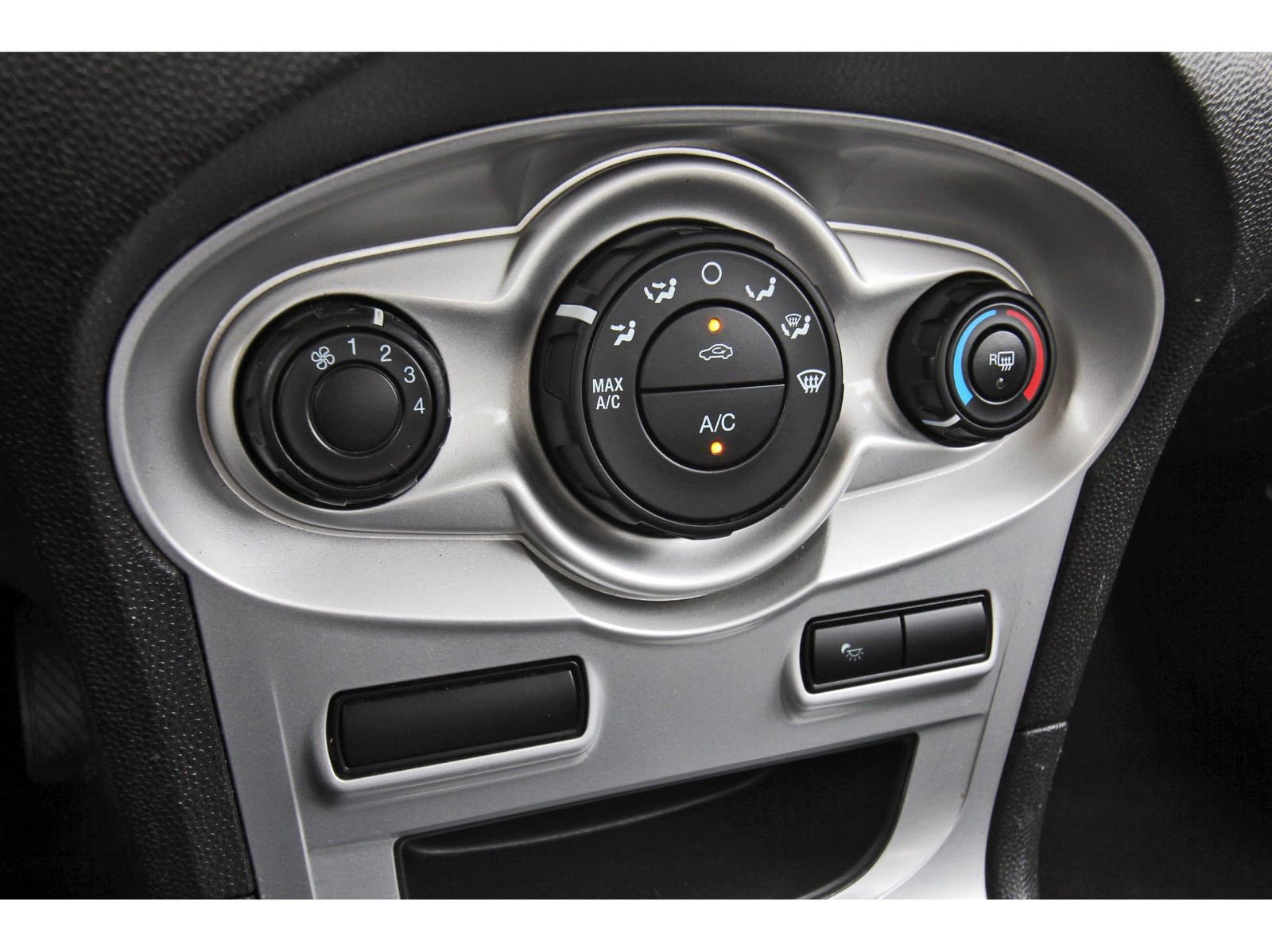 Used 2016 Ford Fiesta SE image 28