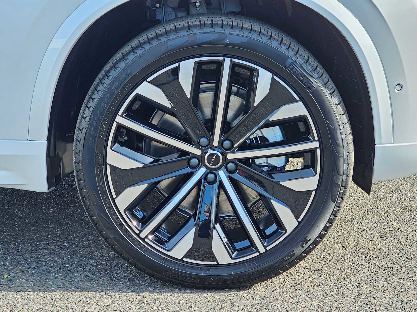 New 2026 Volvo XC90 B6 Plus w/ Protection Package Premier image 9