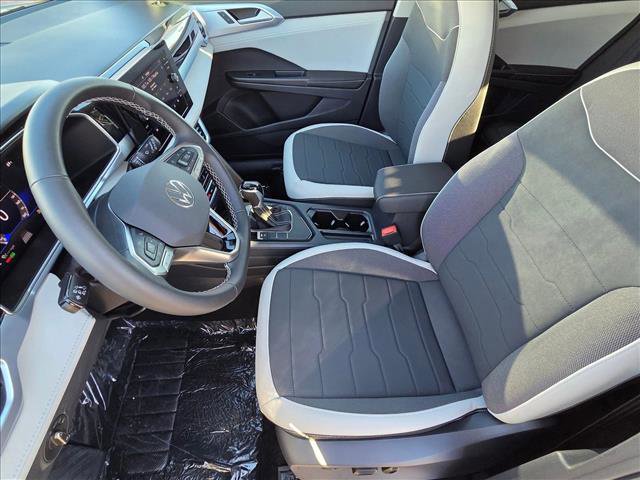 New 2026 Volkswagen Taos SE FWD image 4